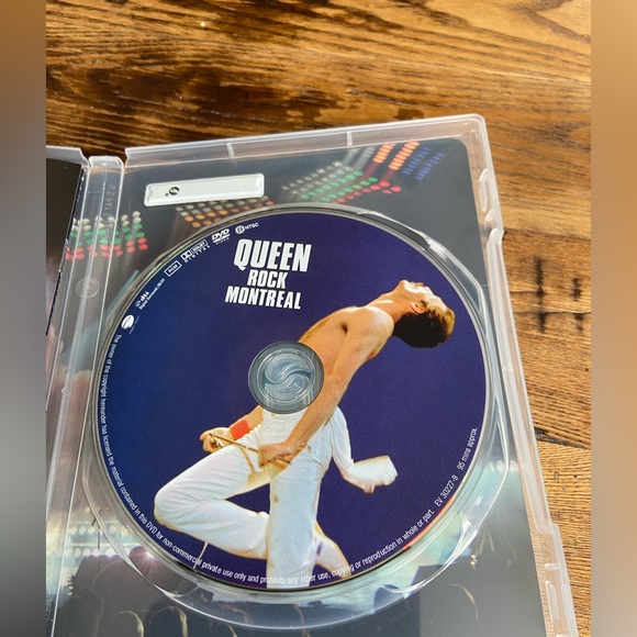 Queen - Picture 3 of 4